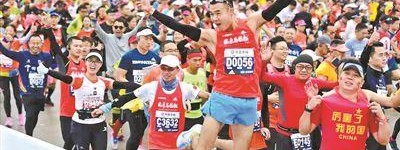 马拉松风靡中国 带动地方旅游热度增长